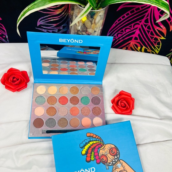 Beyond Eye Shadow Assorted Mix- each pallet sold separately. - Picture 8 of 14